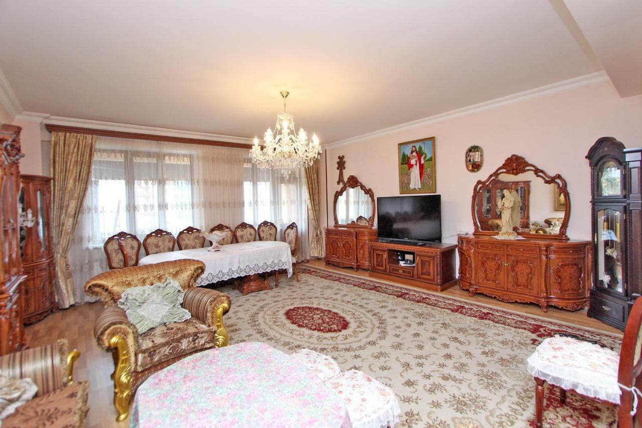 Apartments Emili Ереван Екстериор снимка