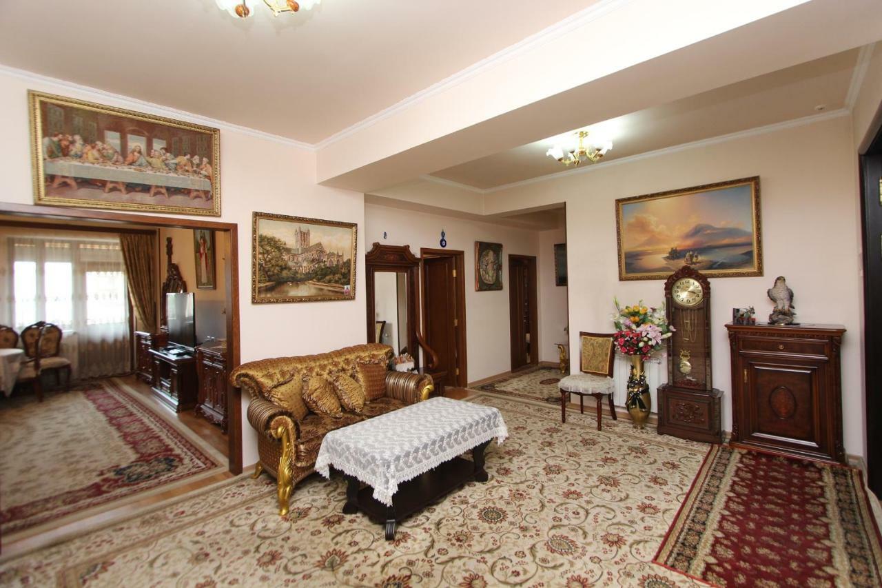 Apartments Emili Ереван Екстериор снимка